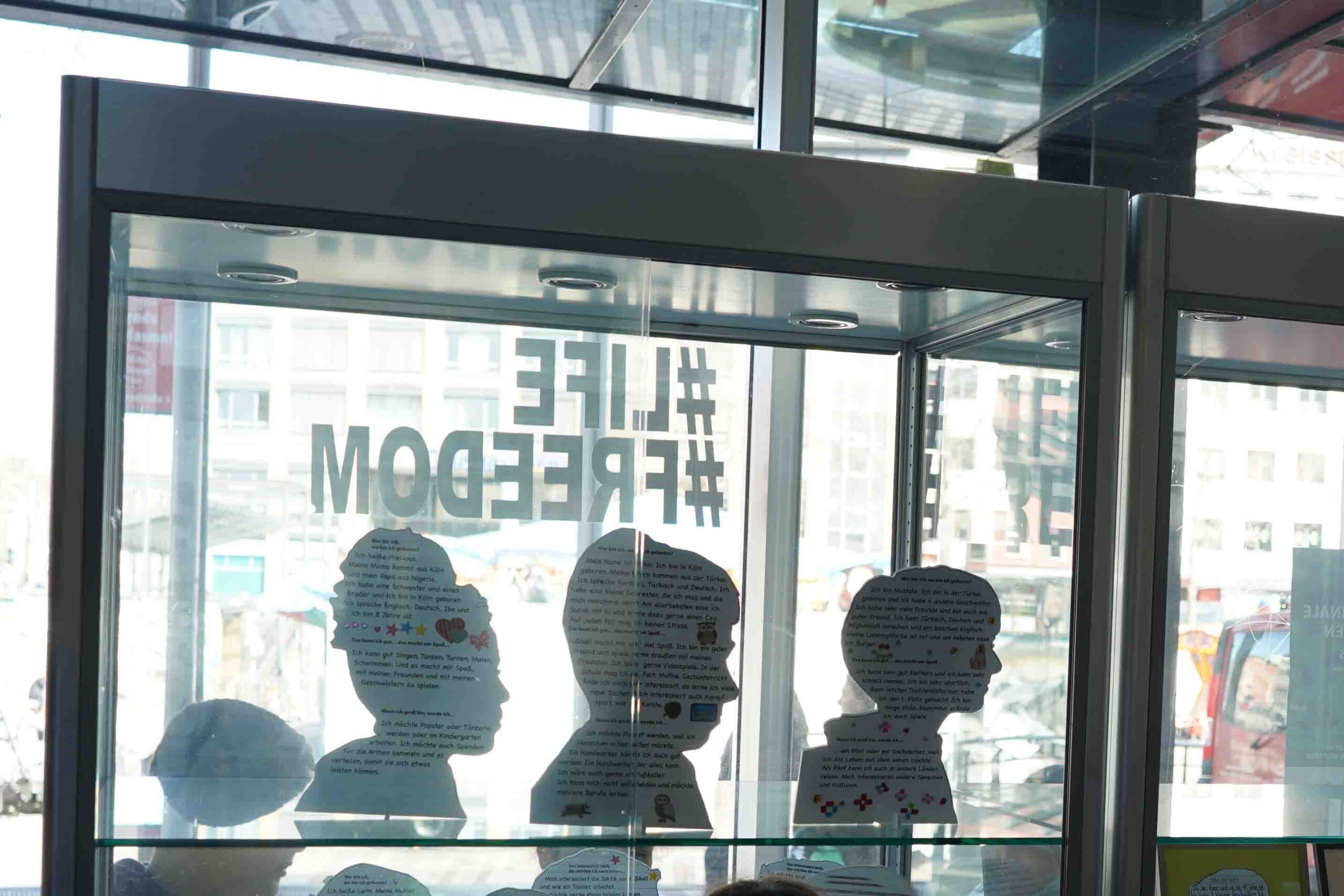 Ausstellung der Aktion zum Internationalen Tag gegen Rassismus